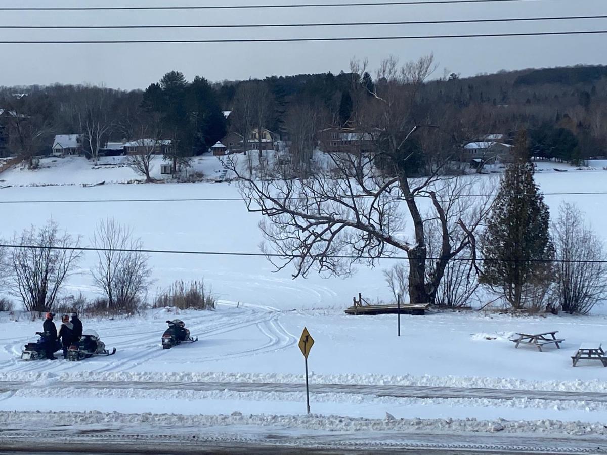 Silver Maple Motel 哈里伯顿 外观 照片