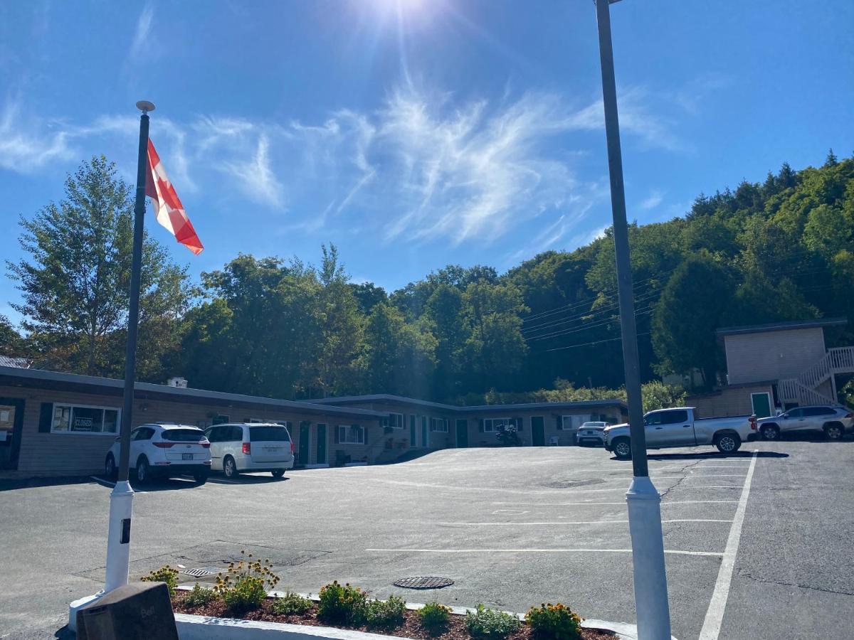 Silver Maple Motel 哈里伯顿 外观 照片
